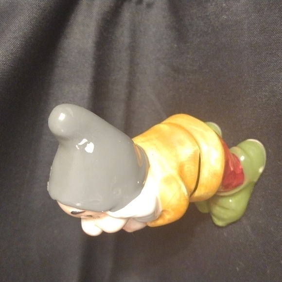 VINTAGE Disney's Snow White and the seven dwarfs bashful ceramic figurine Japan - Picture 3 of 8